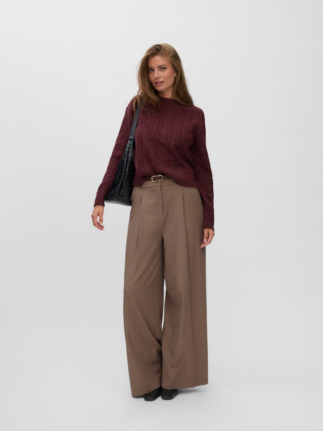 model_shot-front